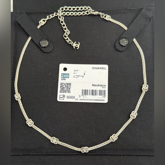 CHANEL 24B Mid Length Mini CC necklace in SILVER - Picture 1 of 5